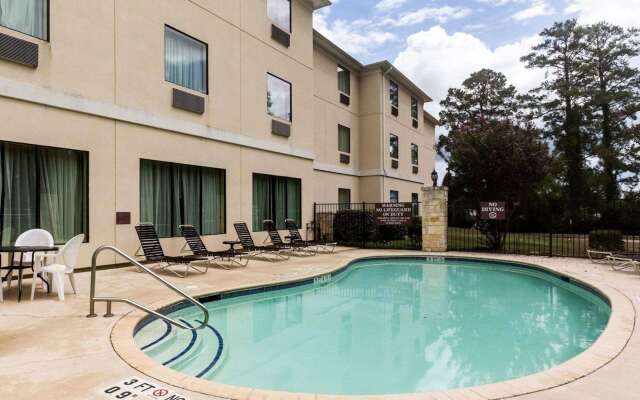 Quality Suites Huntsville Near University