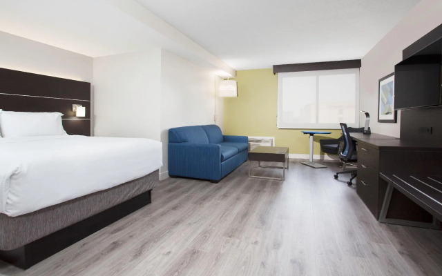 Holiday Inn Express & Suites Mississauga-Toronto Southwest by IHG