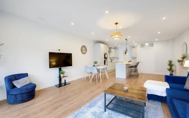 Modern Executive 5 Bedroom Home in Purley