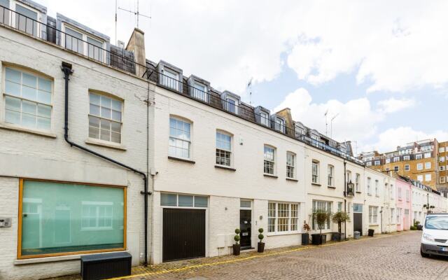 Rare and Gorgeous Hyde Park Mews House Sleeps 8