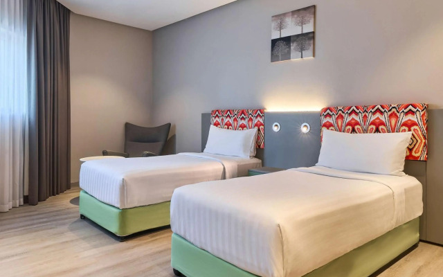 Port Fiesta Park Hotel