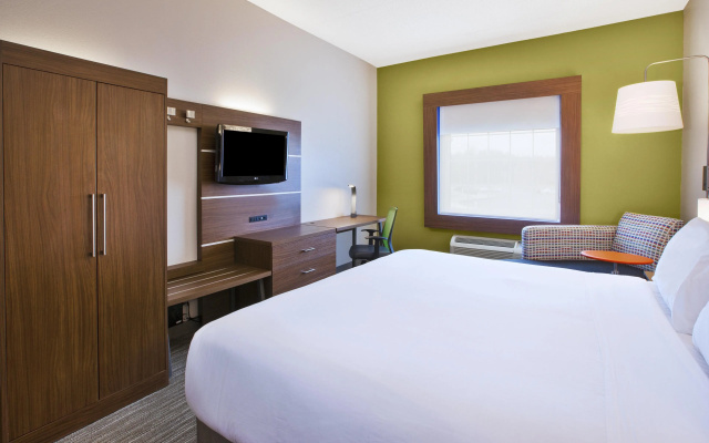 Holiday Inn Express & Suites Manchester by IHG