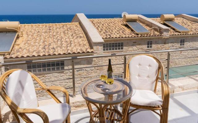 Leon Suite, seafront residence!