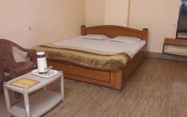 Goroomgo Hotel Good Luck Raipur