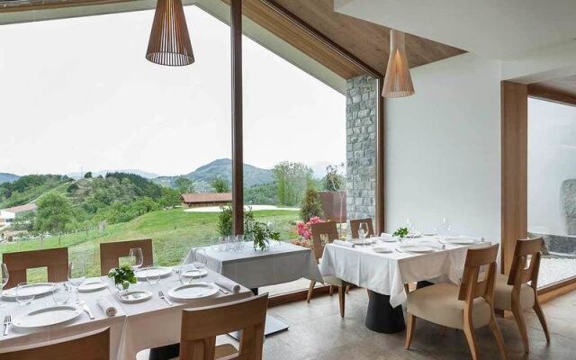 Youth Hostel Non Stop Inn by IrriSarri Land