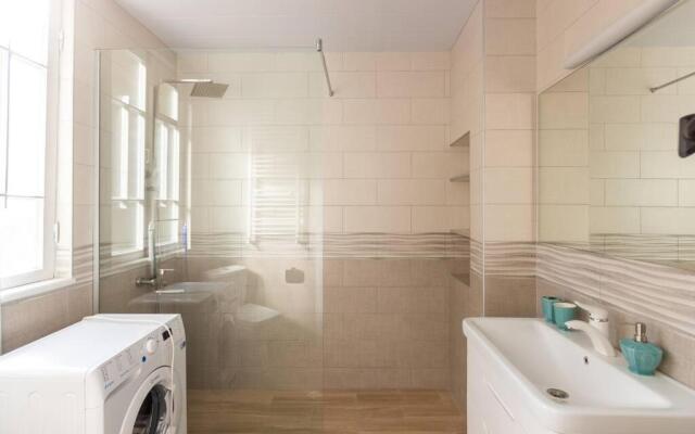 Precious 2 Bedroom apt In The Heart Of Tbilisi