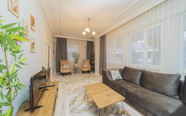 Vibrant Flat With Lovely Balcony in Muratpasa