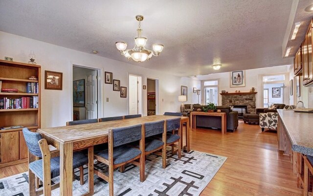 Casa De Alta Peak 9  Private Home with Hot Tub