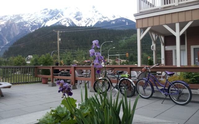 Pemberton Gateway Village Suites Hotel