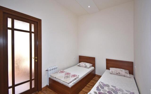 Tumanyan street, 3 bedrooms New Renovated apartment TM662