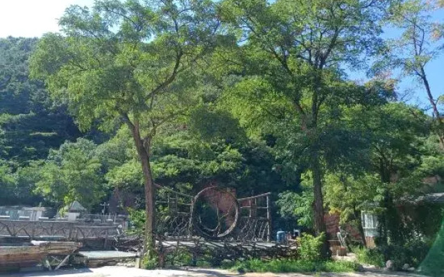 Beijing Wood Banren Art Manor