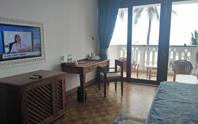 Travellers Beach Hotel & Club