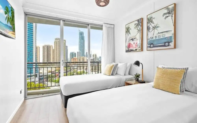 Chevron With 3beds and own Carpark Within Tower3