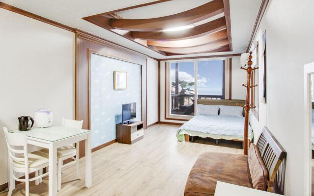 Namhae MongdolHaebyun Beach Pension
