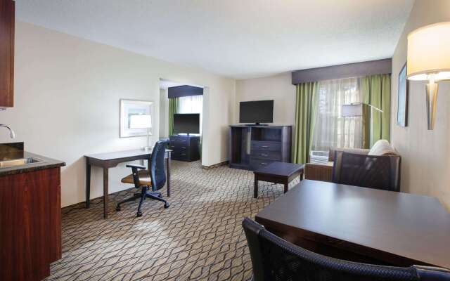 Wingate by Wyndham Roseville/Detroit