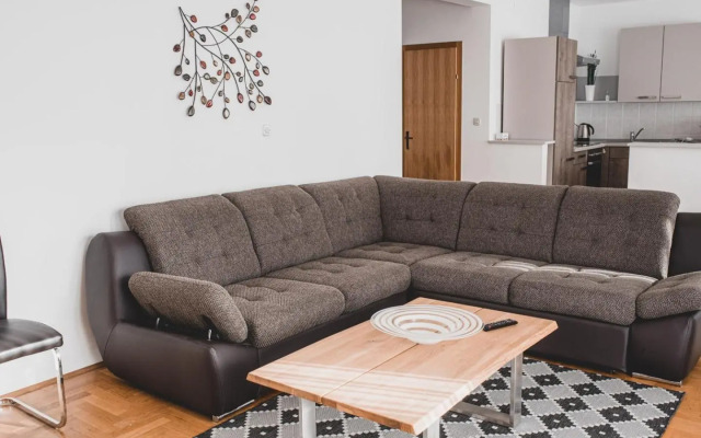 Helles 3 Schlafzimmer Apartment zwischen Zagreb Zentrum & Natur