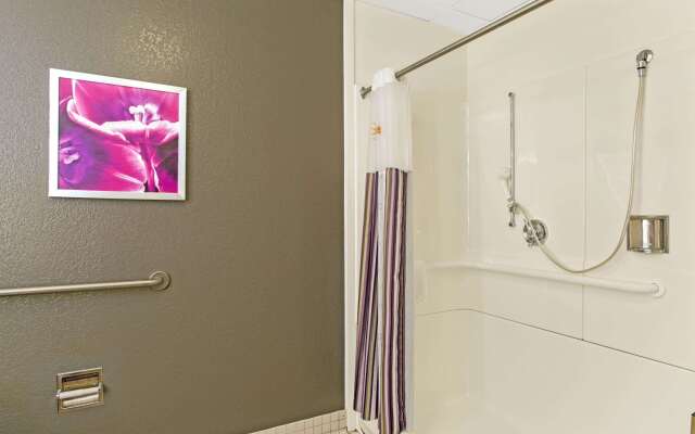 La Quinta Inn & Suites by Wyndham Boston-Andover