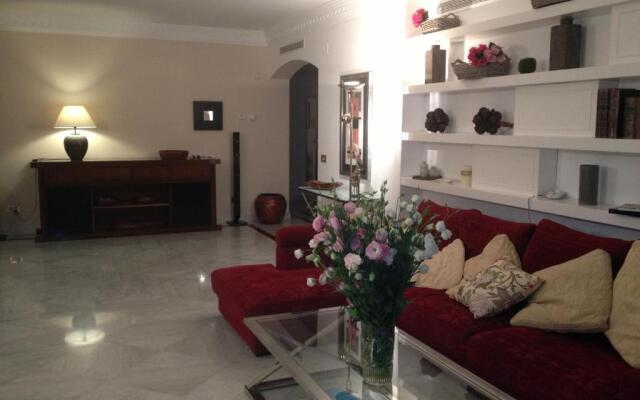 STUNNING 175 m2 APARTMENT with TERRACE and JACUZZI