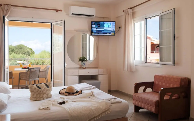 Canal d'Amour Makris Apartments