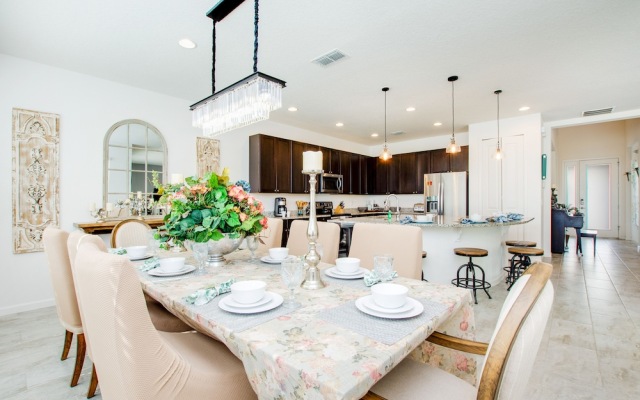 3910 Oakville Avenue