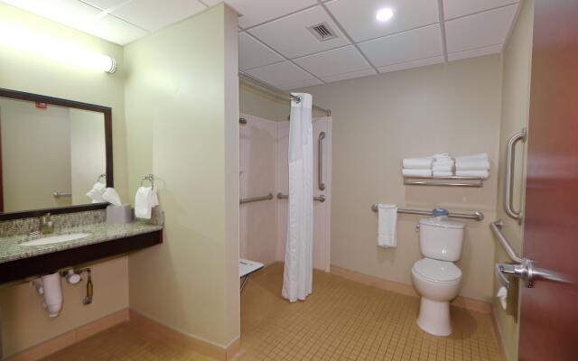 Holiday Inn Express & Suites Pittsburgh West - Greentree, an IHG Hotel