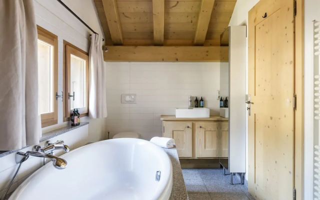 Chalet Les Tissourds 4 Central hot tub