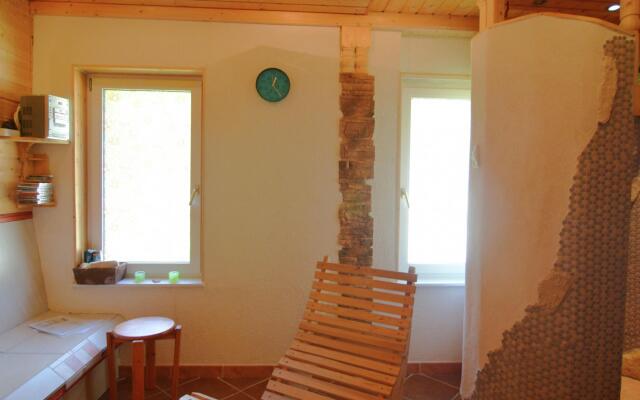 Cosy Apartment With Covered Porch