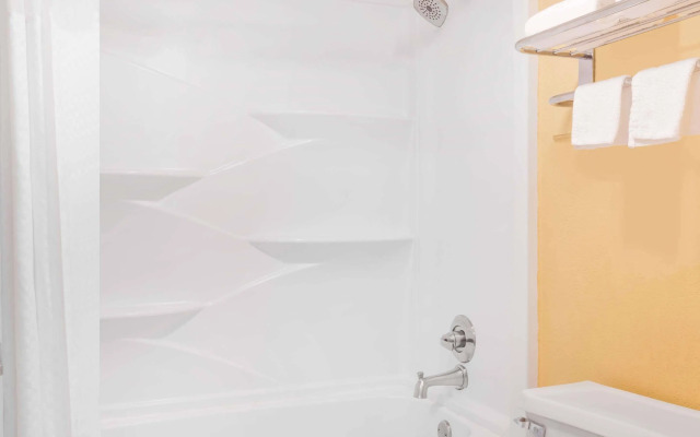 Regency Inn & Suites-Hamilton Place