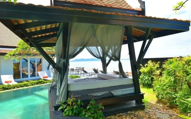 Luxury 5 Stars Beach Villa 6 Beds