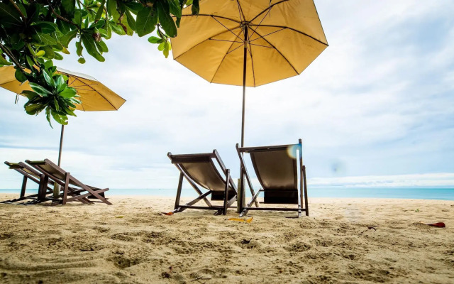 Baan Klang Aow Beach Resort