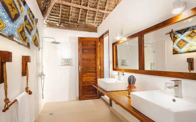 Shanuo Beach Bungalows