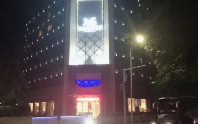 Zhuhai Xiangwang Hotel (Mingzhu City Rail Station)