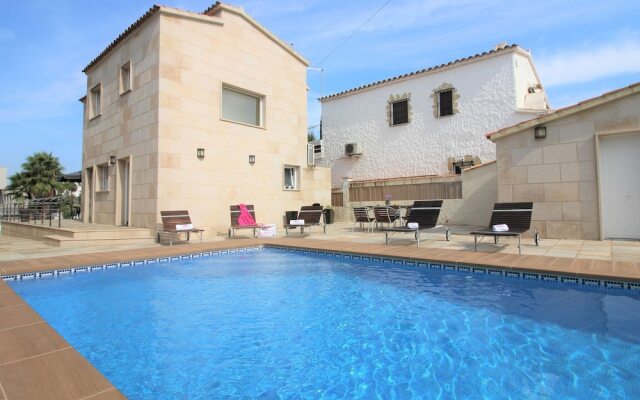 Attractive Holiday Home in Empuriabrava near Beach
