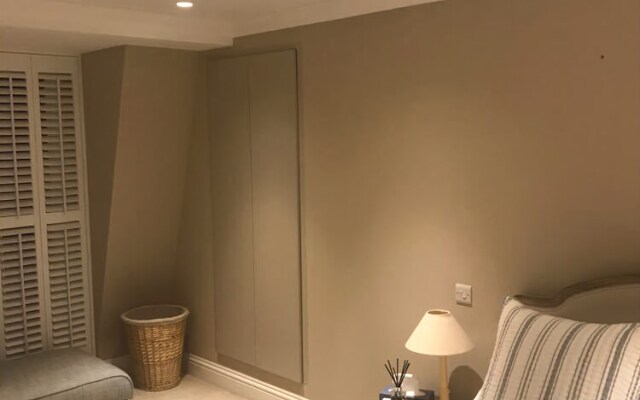 The Turnville Road Residence - CBB