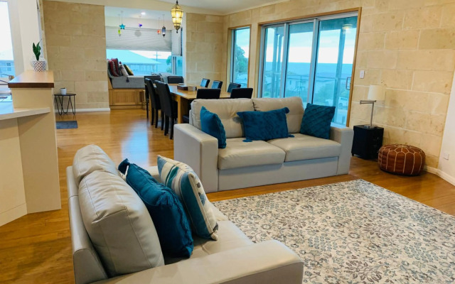 Emu Bay Bliss 'sweeping ocean views'