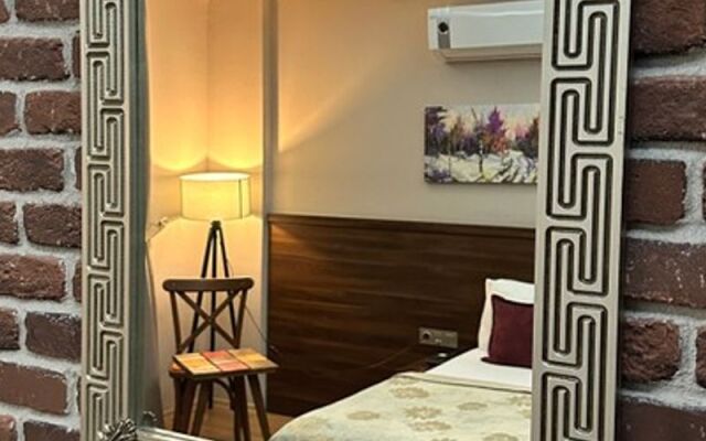 Grand Deluxe Hotel