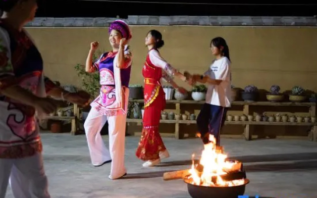 Shaxi Hidden Creek Homestay