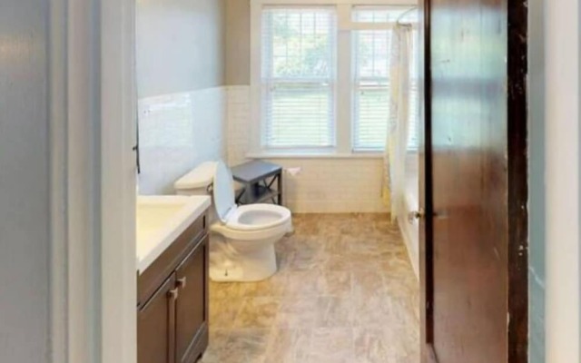 Large Group Downtown Rental - Westend