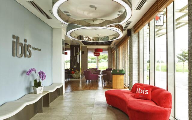 ibis Saigon South