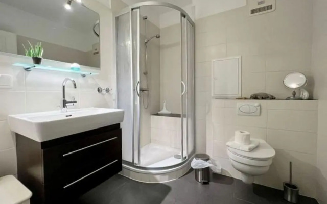 Nelly Modern Retreat