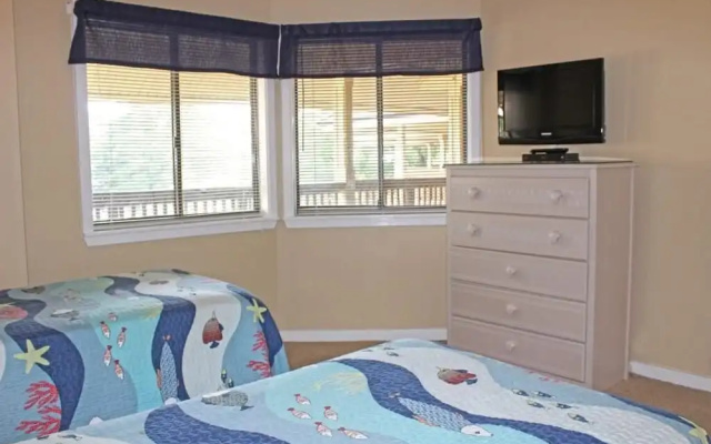 Professionally Cleaned & Sanitized / Near Beach!