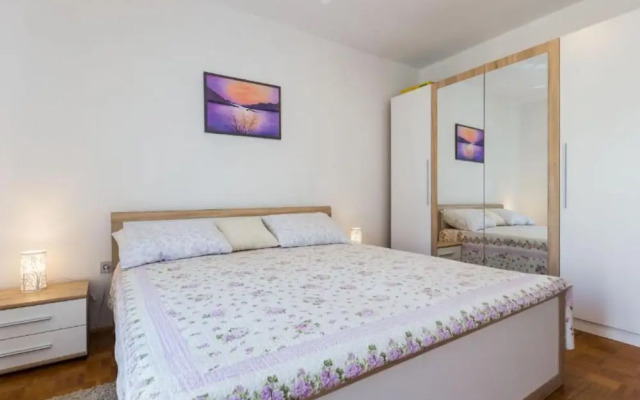 Stylish Two Bedroom Apartment Retreat With Balcony in Zadar