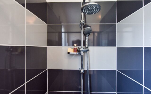 Serene Holiday Home in Pénestin with Garden