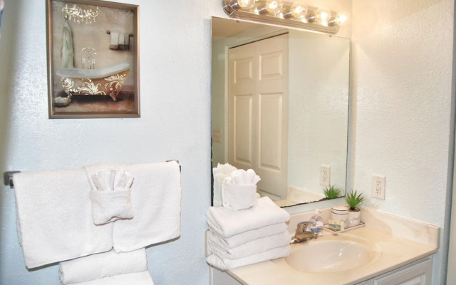 Grand Atlantic Resort 601 - Efficiency Studio Bedroom Condo by RedAwning