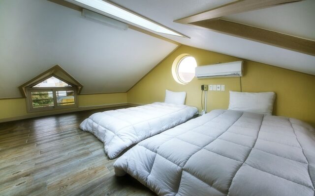 Tongyoung Mongdolhouse Pension