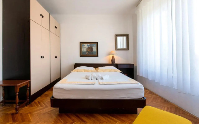 Zoe Apartment