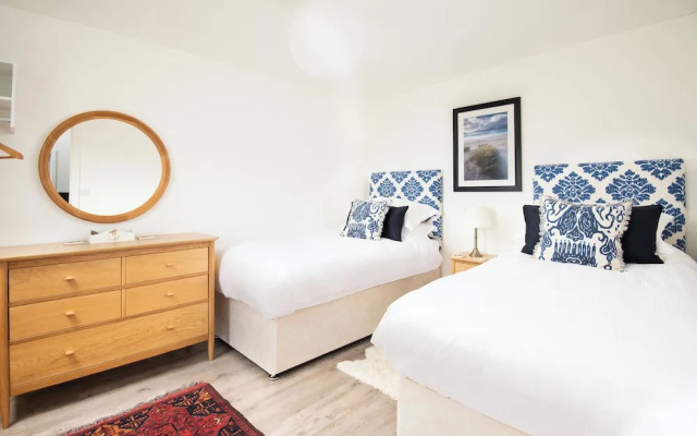 Wild Chive Lodge, Brada Quarry