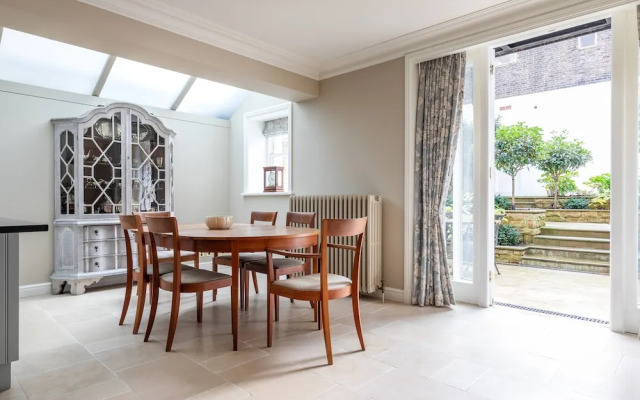 Earl's Court Square XI by Onefinestay