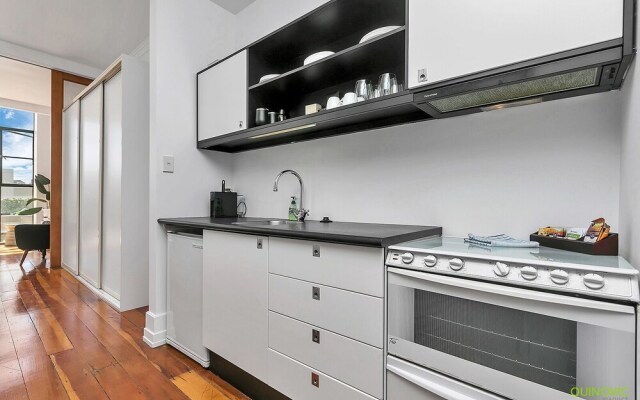 QV Lovely Sunny 1-bedroom in CBD 1025