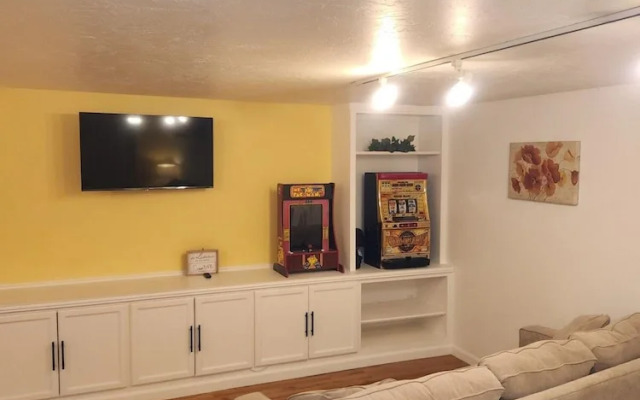 Medford Home and 2 Condos With Pool and Hot tub